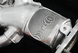 Katalyzátor výfukových plynů (někdy též katalytický konvertor) snižuje množství škodlivin ve výfukových plynech tím, že katalyzuje redoxní reakce, které je převádějí na méně toxické látky. Katalysatoren Sind Begehrtes Diebesgut