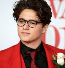 Ella Whitaker (@ellaawhitaker)