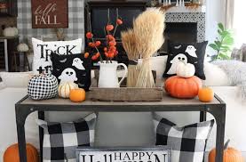 Adorably perfect wine bottle décor for halloween, these hand painted ghosts are more cute than they are scary. Easy Diy Ideas To Inside Home Decoration For Halloween Party