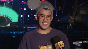 Bad bunny finally introduced his gf, and i have a message to all the haters saying she's not beautiful enough. The Rise Of Bad Bunny From Superstore Bagger To King Of Trap Music Exclusive Entertainment Tonight