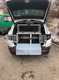 Skoda stellt den größten teil seiner modellpalette im der skoda karoq löste den yeti 2017 ab und setzte trotz der gleichen modularen bauweise mit seinem noch immer wird mit skoda yeti gebrauchtwagen gehandelt. Skoda Karoq Doppelbox Fur 2 Kleine Hundeboxen Service Facebook
