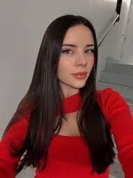 Introducing Yourself with a Photo: Creative Ideas **Summary:** Share your  photo and ideas for creative introductions. **Relevant