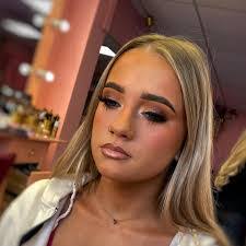 Jillian Richmond's Instagram, Twitter & Facebook