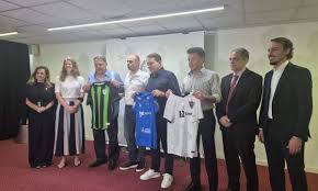 Após críticas, Simões explica patrocínio do governo a times de futebol