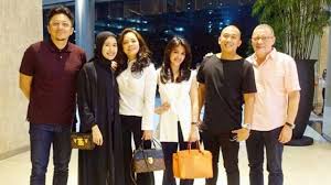 10 momen kedekatan laudya cynthia bella dan anak engku emran, bikin baper! Potret Kebersamaan Laudya Cynthia Bella Dengan Engku Emran Kumparan Com