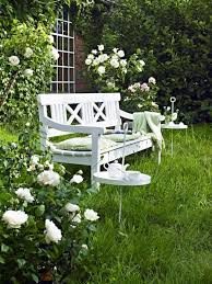 Rosen Romantik Pur Wenn Ich Mal Ruhe Brauche Gehe Ich Mit Meiner Tasse Kaffee In Den Garten Oder Auch Mal Eine Garten Gestalten Ideen Garten Cottage Garten