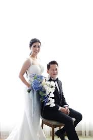 Sebuah video yang memperlihatkan seorang pengantin perempuan menangis histeris di acara resepsi pernikahannya viral di media sosial. English Garden Elyana Tonal Studio Bridestory