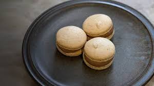 Tous En Cuisine Avec Cyril Lignac Macarons Amande Noisette 30 09 2020 6play Macaron Amande Macaron Recette Macaron Amande