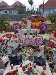 Proche de johnny hallyday depuis des décennies, gilles lhote est un des intervenants préférés des médias pour. Voyage Johnny Hallyday Cimetiere De Lorient Newsly 24
