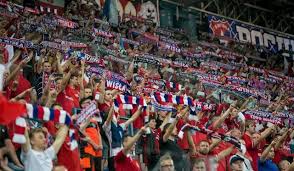 Na naszym portalu znajdziecie zawsze najświeższe informacje o najlepszej drużynie piłkarskiej w polsce, aktualne statystyki, a także wiele informacji historycznych oraz interesujących felietonów i publikacji. Wisla Krakow Kibice Chca Pobic Rekord W Liczbie Sprzedanych Karnnetow Maja Juz Ich Ponad 3000 Gol24