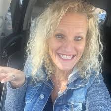 Laura Ashlock's Instagram, Twitter & Facebook