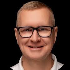 Toller Abend mit Madeline Wenzel und Dr. Uwe Brendler bei der gestrigen  ÜBERSTUNDE Dresden. Besonders cool natürlich der Einblick ins  Rudolf-Harbig-Stadion Dresden! Für uns eine neue Entdeckung für…