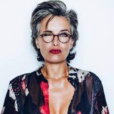 Hairstyles For 50 Year Old Woman With Glasses Grey Hair And Glasses Grey Hair Styles For Women Grey Hair Inspiration