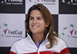 Amelie mauresmo is a former professional tennis player that won two grand slams singles titles, one at the australian open and the other one at wimbledon. Tennis Amelie Mauresmo Premiere Femme A La Tete De L Equipe De France De Coupe Davis Elle