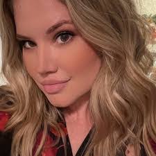 Whitney Custer's Instagram, Twitter & Facebook