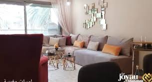 شقة مغربية مصممة بديكورات عصرية راقية وأثاث متناسق الألوان Furniture Home Decor Sectional Couch