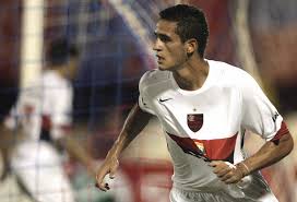 Atleta do beijing guoan f.c. Volta De Renato Augusto Ao Flamengo Realidade Ou Ficcao Mais Que Um Jogo