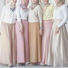 Dapatkan baju couple (baju kapelan) idamanmu dengan harga baju couple yang terbaik. 63 Ide Friend Couple Pakaian Wanita Model Pakaian Hijab Wanita