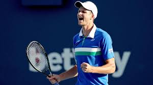 2 seed daniil medvedev in a match that was carried over from monday night because of rain. Poland S Hubert Hurkacz Humbles Roger Federer At Wimbledon Kafkadesk