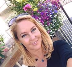 Happy St. Patrick's Day! 🍀 This photo was taken a few years ago in  Ireland. Can't wait to go there again.