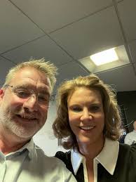 Stacy Chapman waving to the fans at AMP.