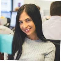 Amy Comer's Instagram, Twitter & Facebook