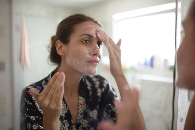 Lightweight facial moisturiser for a balanced oily skin routine