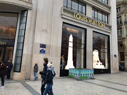 Cinémas, théâtres, salles d'expos… il y a l'embarras du choix ! Tripify Louis Vuitton Maison Champs Elysees Paris
