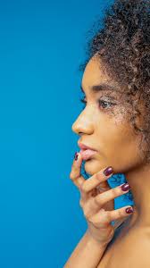 Stille im Profil., Ein Moment zwischen Gedanke und Gefühl., Klarheit im  Blick, Ruhe in der Haltung