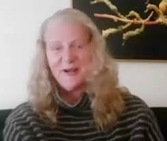 Diver mindblown after 'intelligent' Octopus grabs her hand and leads her to  hidden treasure