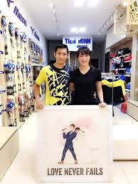 Vợt, giày, bao vợt, cầu bình minh,. Nguyen Tien Minh Dan Vu Thi Thrang Facts About Badminton