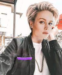 Of course, larson would be able to pull off the effortless, but chic shorter hair look. This Hair Though Brielarson Hair Styles Cool Hairstyles Brie Larson