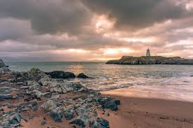 Just a short journey away from swansea, this idyllic stretch of coast is thankfully a little easier to reach than the isle of harris! North Wales Vs South Wales Which Is Best Sykes Holiday Cottages
