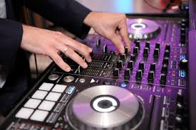 Mobiler dj service im raum koblenz. Der Dj Mit Der Gitarre The Musicman Veranstaltungs Service Neuwied Wir Wirbeln Sie Feiern