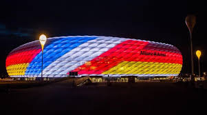La bandera de la alemania oriental difería un poco por un símbolo comunista en el centro. Espn Fans Impresionante Escenario Para Alemania Francia Con Las Banderas De Los Dos Paises En El Allianz Arena Facebook