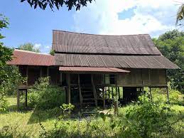 Tatkala menjejakkan kaki di pekarangan sebuah rumah di kampung rembang panas, juasseh, kuala pilah, negeri sembilan, kelihatan sosok tubuh seorang lelaki sedang asyik menyapu helaian daun. Rumah Rumah Tradisional Kayu Terpakai Untuk Dijual Facebook