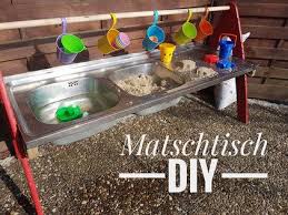 Wasser Sand Riesen Spass Was Gibt Es Schoneres Als Draussen Wasser Zu Schopfen Sandburgen Zu Bauen Oder Matsch Zu Produz Spielzeug Draussen Matsch Spielzeug