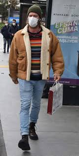 In 2002 tatlıtuğ won the pageants best model of turkey and best model of the world. Ù†ÙØ§Ø¯ Ø§Ù„Ø³ØªØ±Ø© Ø§Ù„ØªÙŠ ÙƒØ§Ù† ÙŠØ±ØªØ¯ÙŠÙ‡Ø§ ÙƒÙŠÙØ§Ù†Ø¬ ØªØ§ØªÙ„ÙŠØªÙˆØº ÙÙŠ Ø¢Ø®Ø± Ø¸Ù‡ÙˆØ± Ù„Ù‡ Ø§Ù„Ù†Ù‡Ø§Ø±