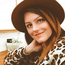 Looking for a hair stylist for color neutralizing treatment