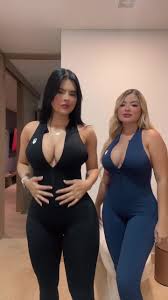 Hola medallo 🇨🇴♥️ @kimberly delgado | Yirleeyoficial (@yirleeyoficial)