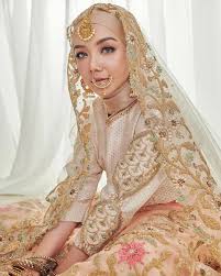 Untuk maklumat lanjut sila klik di sini. Foto Cantiknya Selebriti Malaysia Menggayakan Busana Tradisional Masyarakat India Gempak