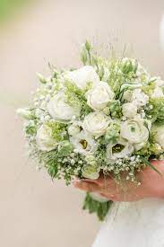 Le migliori composizioni di fiori per compleanno e onomastico da inviare a casa con consegna in fiori per augurare buon compleanno. Brautstrauss In Weiss Grun Fruhlingsfarben Whitebridalbouquets Brautstrauss Brautstrauss In Weiss Grun Fr Bouquet Da Sposa Bouquet Matrimonio Bouquet