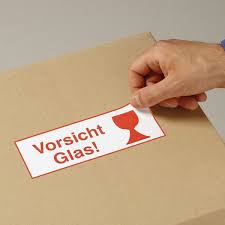 Warnschilder wie „vorsicht, „hochspannung und „rutschgefahr tragen erheblich zur unfallverhütung bei. Vorsicht Glas Versandetiketten Auf Rolle Grossformat Seton