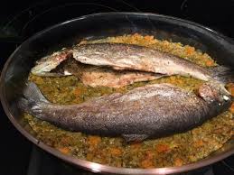 Truites Roties Aux Legumes Recette Recette Truite Recettes De Cuisine Et Recette Truite Entiere