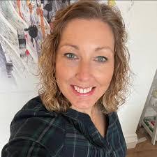 Amanda Pardoe's Instagram, Twitter & Facebook