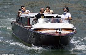 Harry Styles Looks Effortlessly Cool In Aviators As He Makes A Hollywood Arrival Into Venice Newsfinale