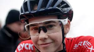 De enige uitdager van de Nederlandse vrouwen in het veld: wie is Kata  Blanka Vas, de vrouwelijke Van der Poel?