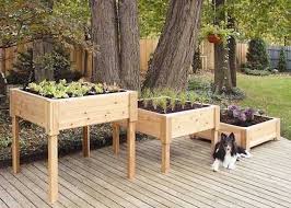 Fabriquer Une Jardiniere En Bois Mode D Emploi Et 35 Belles Idees En Photos Archzine Fr Jardiniere En Bois Jardiniere En Hauteur Potager Sur Pied