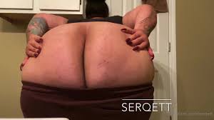 Watch online Serqett aka Serqett OnlyFans - Ass spreading while Im at work  in the bathroom on X-video