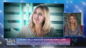 «ha detto meglio fascista che fr***». La Mamma Della Mussolini Riappare Dopo 4 Anni Live Non E La D Urso Video Mediaset Play